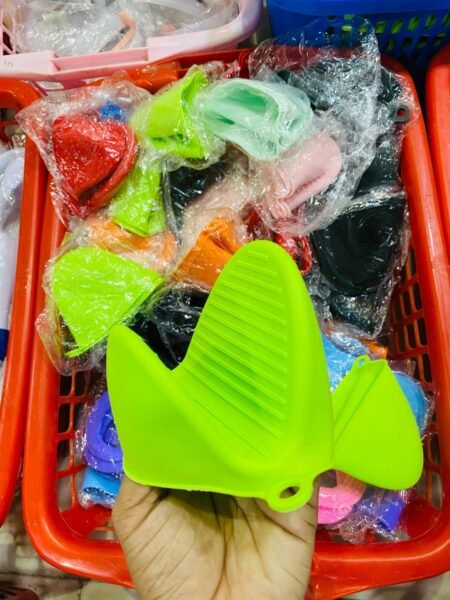 Silicon Pot Gloves @120/-(Pair) (Random Colours) 🇨🇳